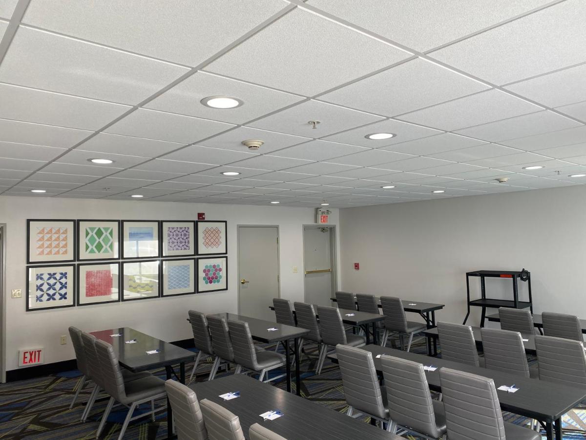 Holiday Inn Express Hotel & Suites Weston By Ihg Екстериор снимка