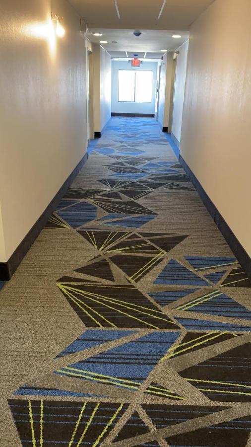 Holiday Inn Express Hotel & Suites Weston By Ihg Екстериор снимка