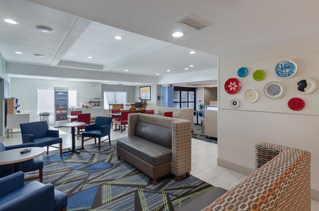 Holiday Inn Express Hotel & Suites Weston By Ihg Екстериор снимка