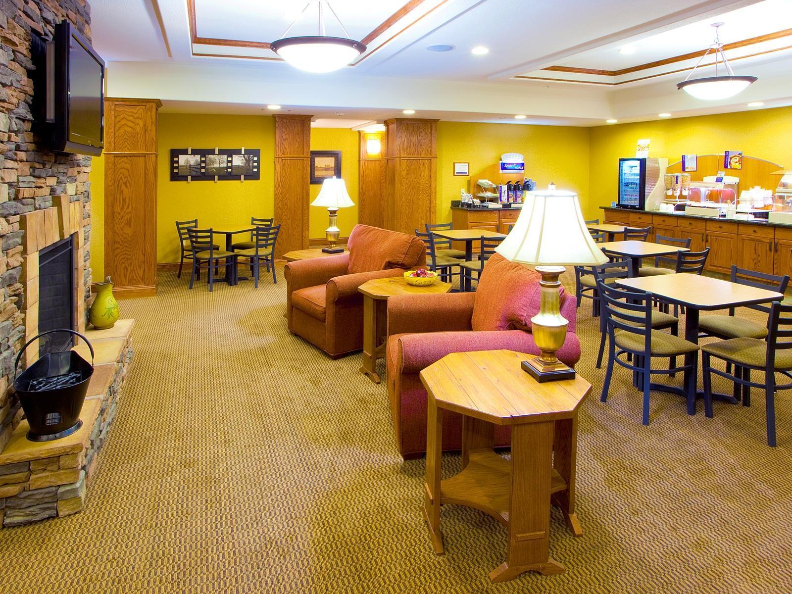 Holiday Inn Express Hotel & Suites Weston By Ihg Екстериор снимка