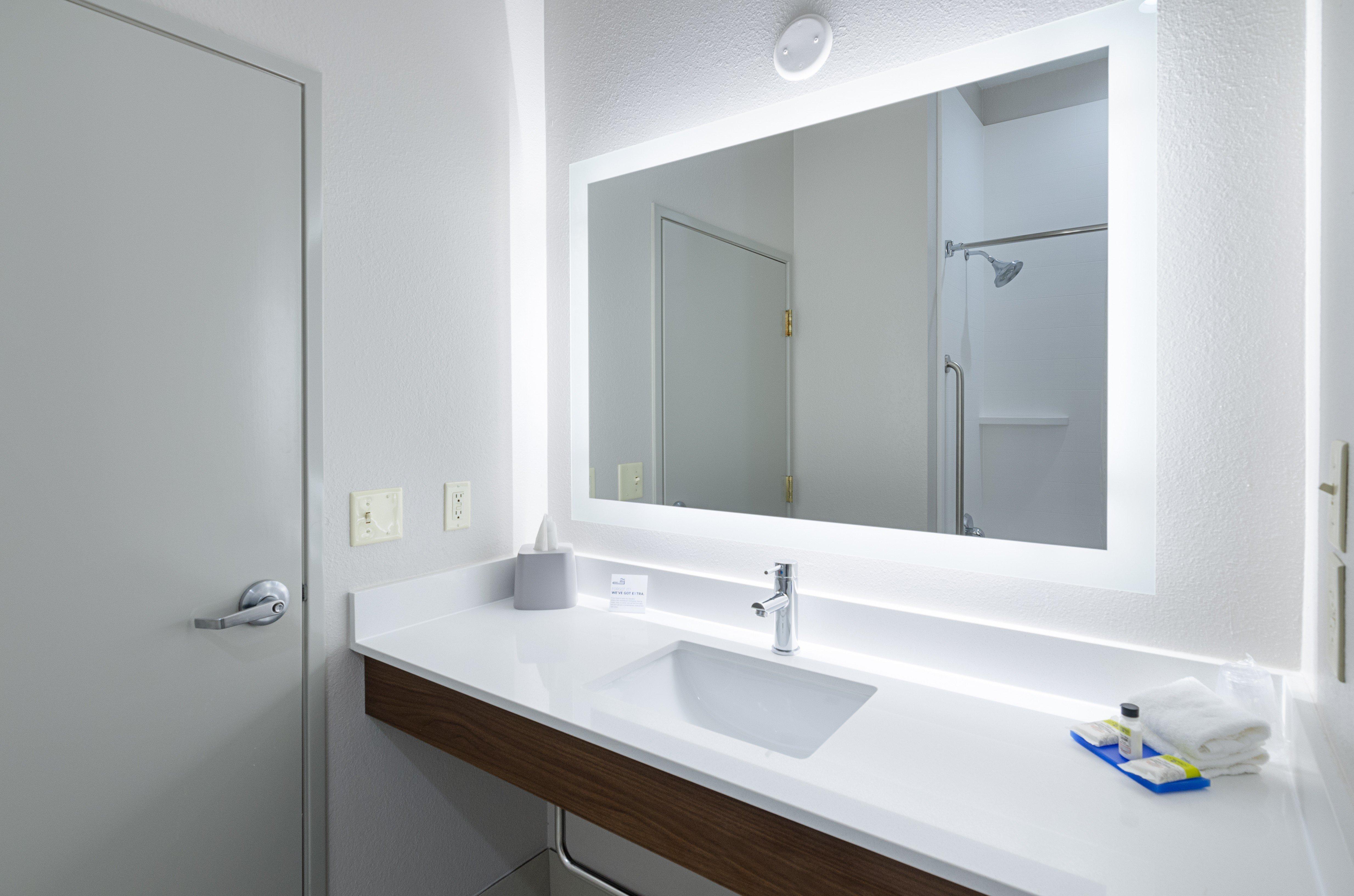 Holiday Inn Express Hotel & Suites Weston By Ihg Екстериор снимка