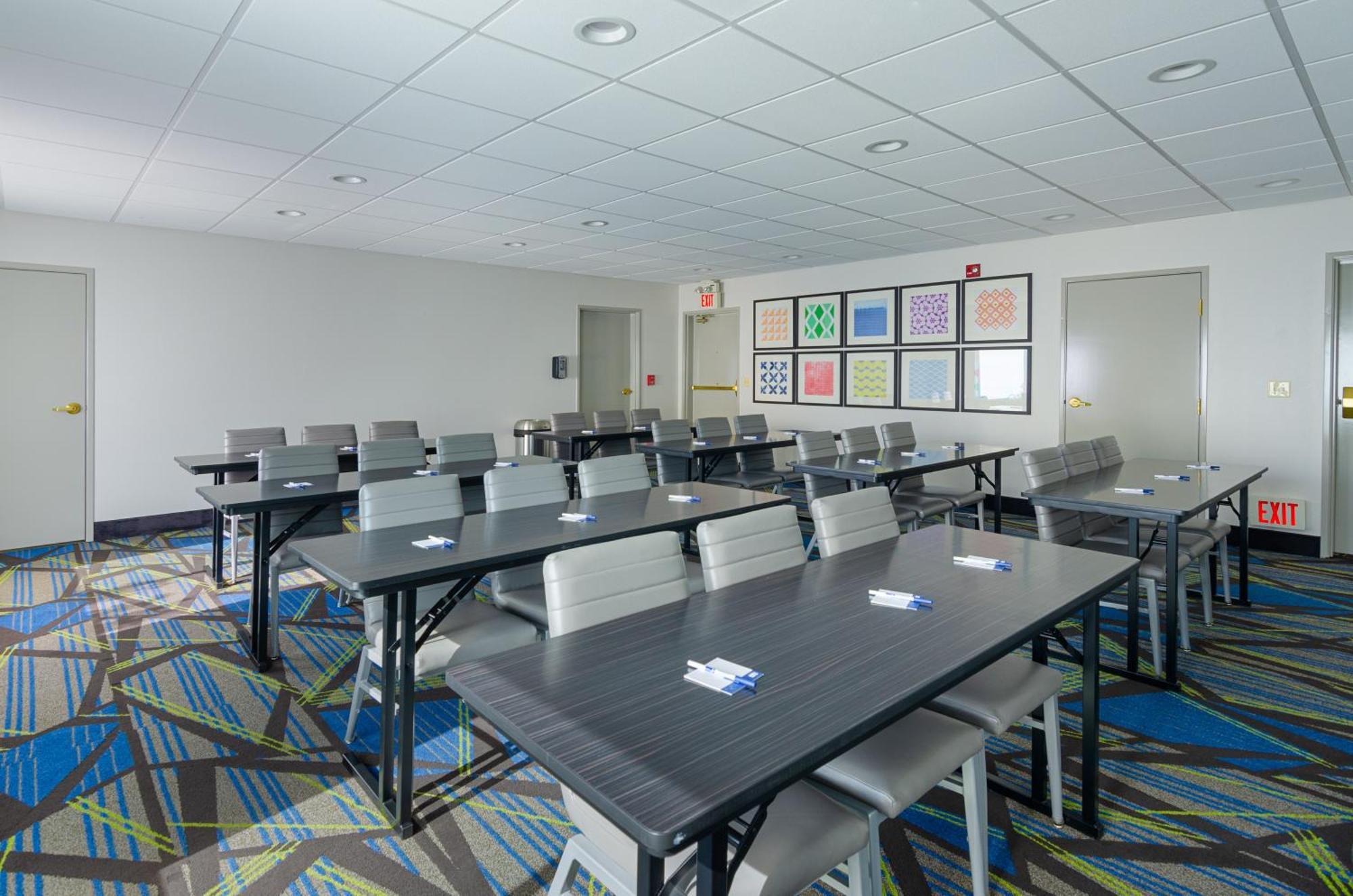 Holiday Inn Express Hotel & Suites Weston By Ihg Екстериор снимка