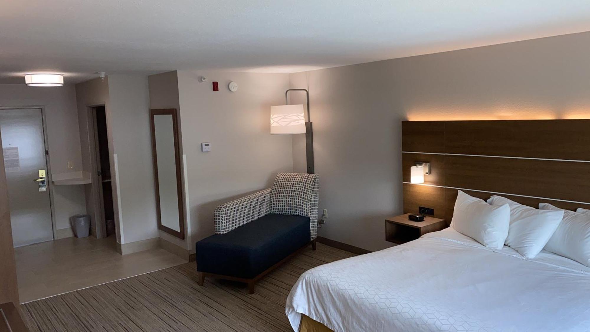 Holiday Inn Express Hotel & Suites Weston By Ihg Екстериор снимка