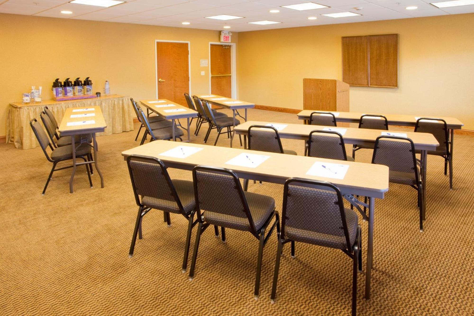 Holiday Inn Express Hotel & Suites Weston By Ihg Екстериор снимка