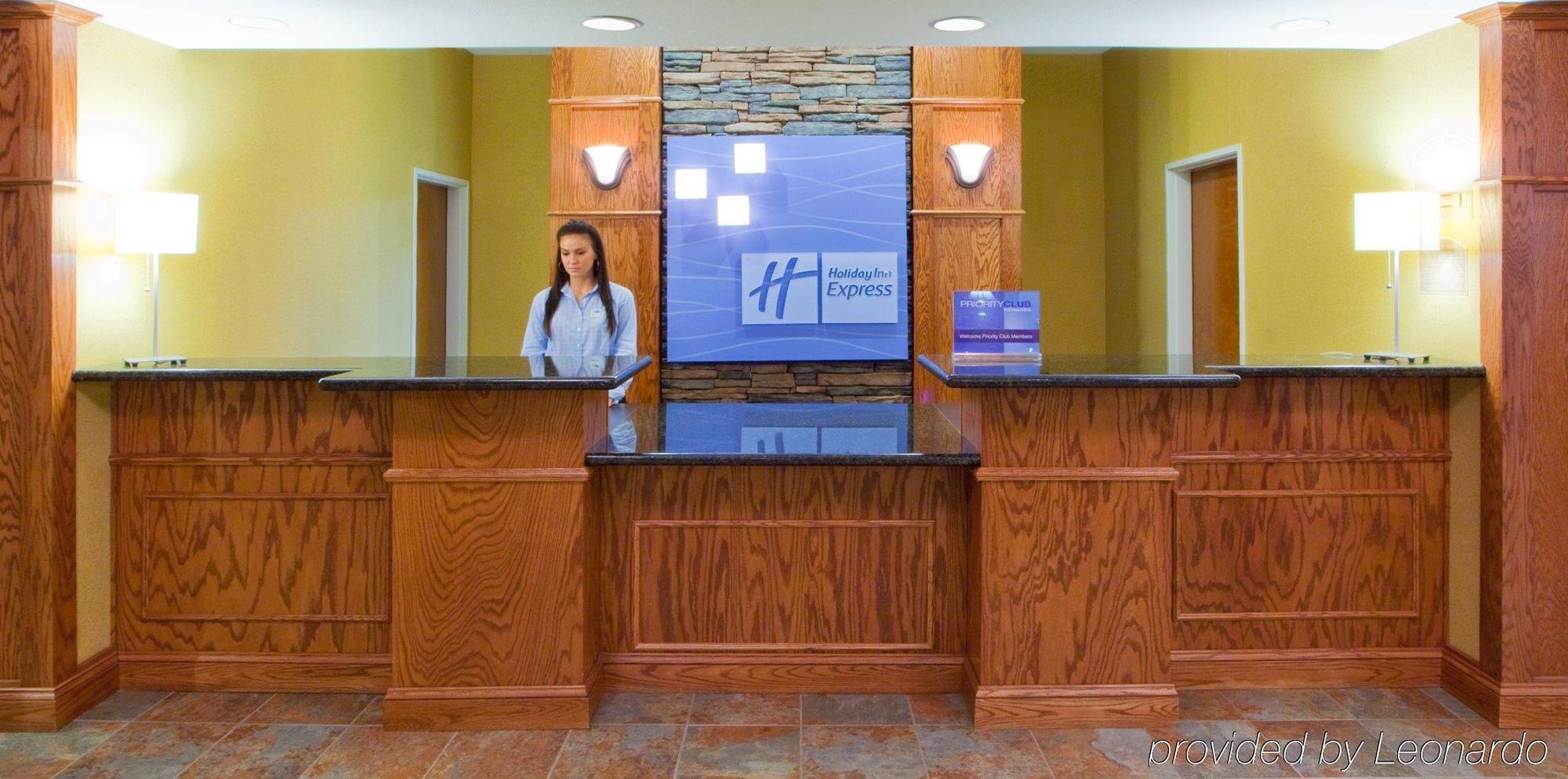 Holiday Inn Express Hotel & Suites Weston By Ihg Екстериор снимка